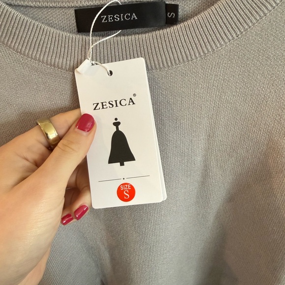 Gray Knit Sweater with Textured Sleeves - Picture 2 of 3